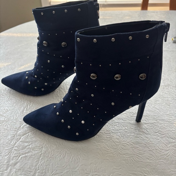 Metaphor Shoes - ❤️2/$15 or 3/$21❤️Metaphor Navy Blue Studded Ankle Boots, Size 8